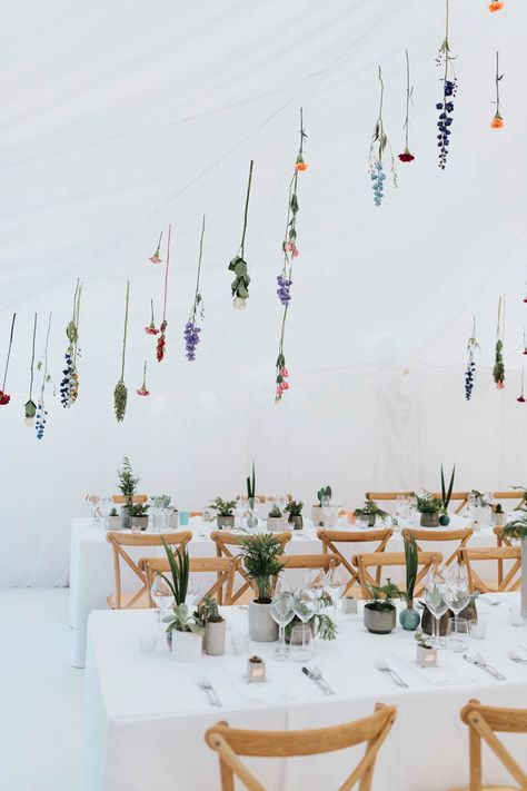 minimalist-botanical-wedding-in-a-london-backyard-miss-gen-photography-5 Wedding Backyard Decorations, Succulent Wedding Table, Wedding Table Garland, Rustic Wedding Decorations, Flowers Hanging, Minimalist Wedding Decor, London Wedding Venues, Wedding Table Flowers, Succulent Wedding