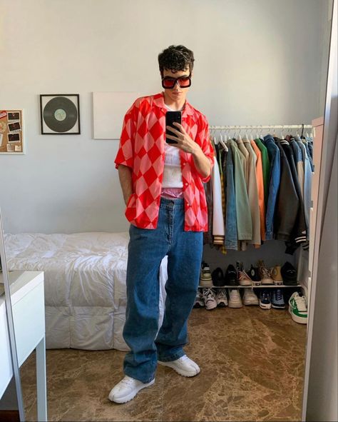 Red Outfit Aesthetic Men, Aesthetic Red Outfits, Summer Vibes Outfits, Outfit Aesthetic Men, Outfits For Males, Red Outfit Aesthetic, Pink And Red Outfit, Aesthetic Boy Outfit, Aesthetic Men