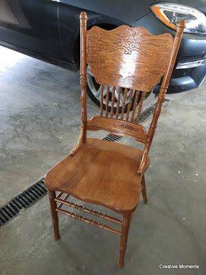 2 Tone Table And Chairs, Two Toned Table And Chairs, Painted Oak Table And Chairs, Wooden Chair Redo, Cool Halloween Decorations, Kitchen Chair Makeover, Painting Old Chairs, Wooden Chair Makeover, Painting Kitchen Chairs