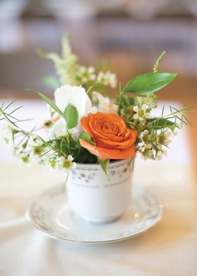 Loving this petite floral arrangement in a cute little vintage tea cup! Photo by Ely Fair Photography. Tea Cup Centerpieces, Photography Tea, Teacup Flowers, Small Flower Arrangements, Diy Arrangements, Tea Diy, Flower Cup, Wedding Table Flowers, Trendy Flowers