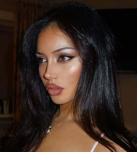 90s Makeup Look, Feminine Makeup, Sultry Makeup, Latina Makeup, 90s Makeup, Cindy Kimberly, Cute Makeup Looks, Dark Makeup, Glamour Makeup