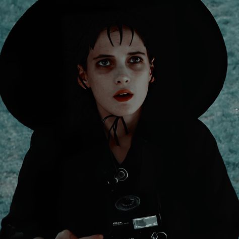 Lydia Deetz Icon, Lydia Deetz Aesthetic, Beetlejuice Winona Ryder, Beetlejuice Animated, Beetlejuice Winona, Tim Burton Makeup, Lydia Deetz Beetlejuice, Winona Ryder 90s, Tim Burton Aesthetic