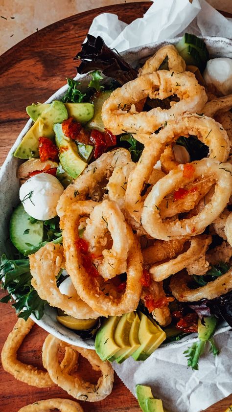 Calamari Salad Recipes, Calamari Salad, Seafood Risotto, Spring Mix Salad, Fried Calamari, Cooking Seafood, Calamari, Salad Bar, Vegetable Salad