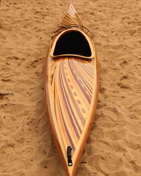 Wooden Paddle Boards, Strip Wood, Canoe Plans, Wood Kayak, Cedar Strip Canoe, Wood Boat Building, Wooden Kayak, Sailboat Interior, Wooden Canoe