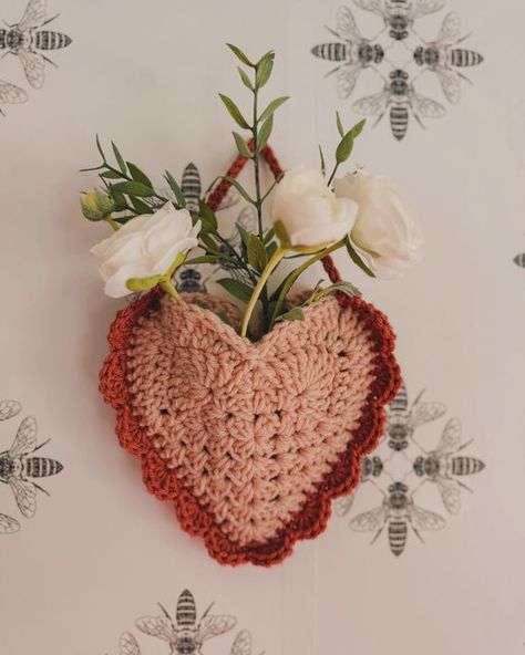 Bobbles & Blooms | Beth Ann on Instagram: "Happy Valentine's day! These bitty granny heart purses are getting all the love today ♥️   I was battling #momguilt because I didn't get anything for my kids for V-day 😬 but then I decided that was dumb because they have plenty of stuff and trying to rush to do special gifts didn't support my mental health 🤣   I love seeing what you all do for Valentine's day though! I think the bitty heart purses with a shorter strap would make a cute "basket" for V-Day gifts.   Find the pattern for these bitty heart purses on my website or on Etsy!  Do you get your kids Valentine buckets or baskets?   #bobblesandblooms #bittygrannyheart #bittygrannyheartpurse #patterndesigner #crochetersofinstagram #mamamaker #makermama #madebymama #crochetpurse #toddlerpurse Crochet Gift Ideas For Mum, Crochet Gifts For Mother In Law, Crochet Birthday Gifts For Mom, Crochet Self Care Items, Quick Crochet Birthday Gifts, Crochet Gifts For Mum, Crochet Gift Ideas For Mom, Crochet Gifts For Moms, Crochet For Mom