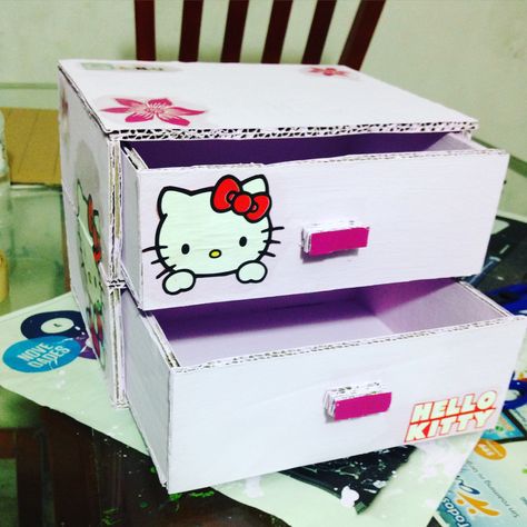 Hello Kitty Cardboard Craft, Hello Kitty Crafts Diy, Diy Hello Kitty Room Decor, Hello Kitty Diy Room Decor, Hello Kitty Diy Decorations, Hello Kitty Diy Crafts, Diy Hello Kitty Crafts, Hello Kitty Diy, Sanrio Diy