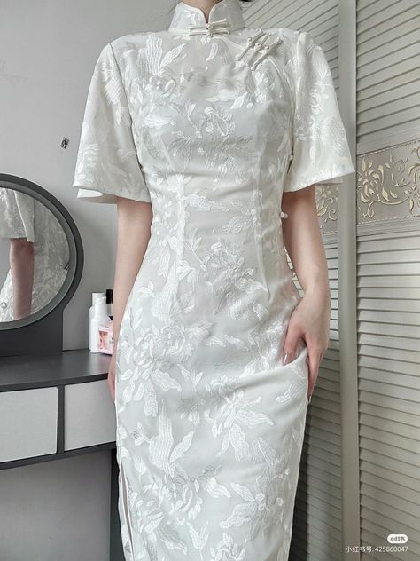 Qipao Wedding Dress, Qipao Wedding, Chinese Qipao, Modern Hanfu, Qipao Dress, Style Savvy, Heritage Fashion, Chinese Dress, Wedding Dress Inspiration