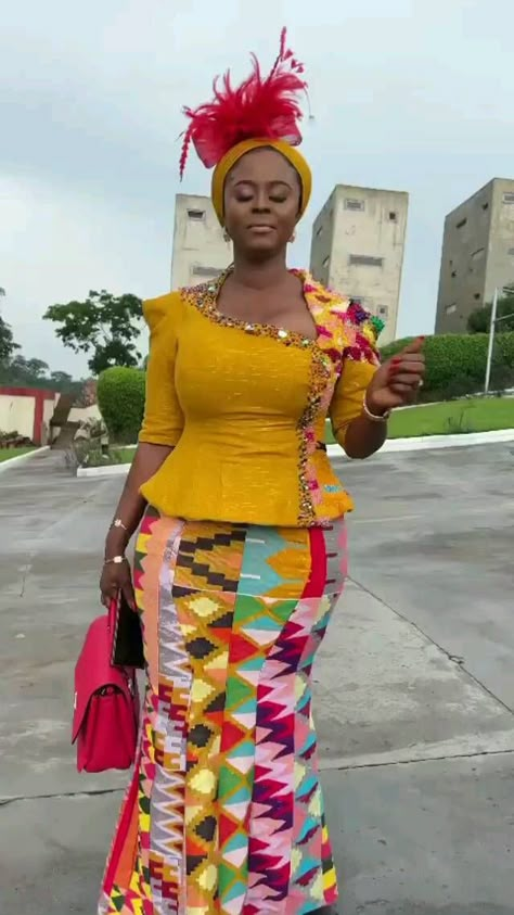 Instagram video by Royal Weddings GH • Apr 21, 2022 at 3:55 AM Kente Combination Styles, Elegant Ankara Dresses African Style, Kente Styles For Older Women, Latest Kente Styles, Blouse And Skirt Outfit, Brocade Styles, Elephant Quotes, Kente Fashion, African Skirt