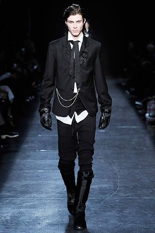 Vampire Suit Men, Goth Suit Men, Goth Suit, Suit Runway, Goth Outfits Men, Goth Fashion Men, Ann Demeulemeester Menswear, Vampire Fashion, Gothic Mode