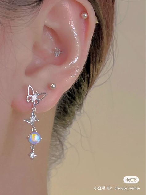 Korean Ear Piercing, Piercing Stacks, Piercing Placement, Khuyen Tai, Ear Piercings Conch, Minimalist Ear Piercings, Cool Ear Piercings, Pretty Ear Piercings, Beaded Jewelry Necklaces