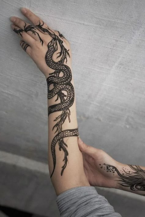 A snake hand tattoo is a bold and striking tattoo idea for women who appreciate symbols of transformation and strength. This tattoo for female ink lovers is perfect for creating a powerful visual impact with a small design. Eid Henna Designs Palm, Snake Hand Tattoo, Tattoo Idea For Women, Tattoo For Female, Rip Tattoos For Mom, Dark Feminine Tattoos, Palm Henna Designs, Goth Tattoos, Henna Designs For Eid