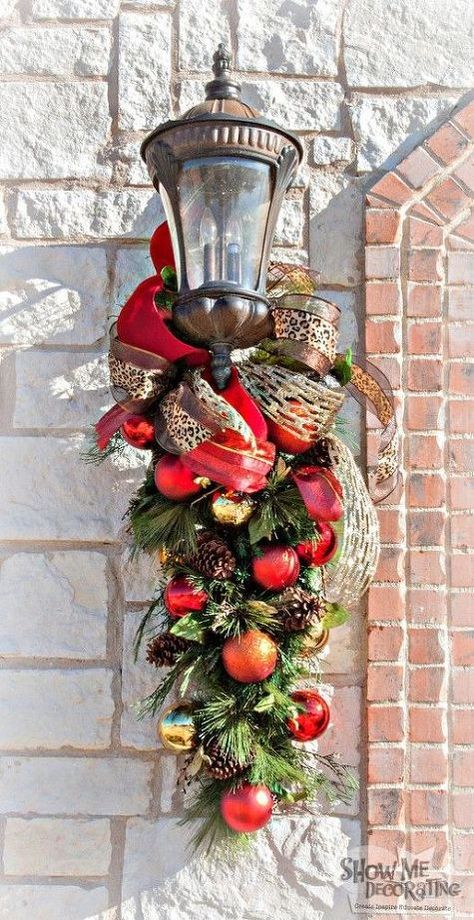 christmas garage door decorations videos tips and ideas Christmas City, Christmas Florals, Outside Christmas Decorations, Porch Light, Christmas Swags, Christmas Porch, Noel Christmas, Alam Yang Indah, Christmas Collection