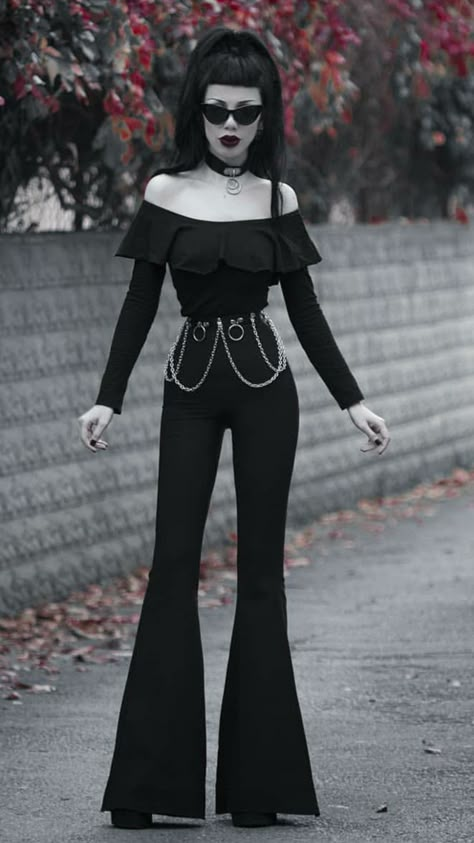 Goth Attire Women, Gothic Pants Outfit, Goth Outfits For Winter, Masc Romantic Goth Outfits, Fem Goth Outfits, Cold Goth Outfits, Goticas Aesthetic Outfit, Nugoth Outfits, Goth Shopping