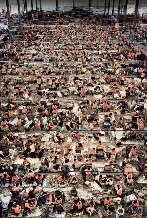 Hong Kong Stock Exchange II - Andreas Gursky | The Broad Similarity Photography, Gursky Photography, Paula Modersohn Becker, Andreas Gursky, George Grosz, Industrial Factory, Max Ernst, Peter Lindbergh, Famous Photographers