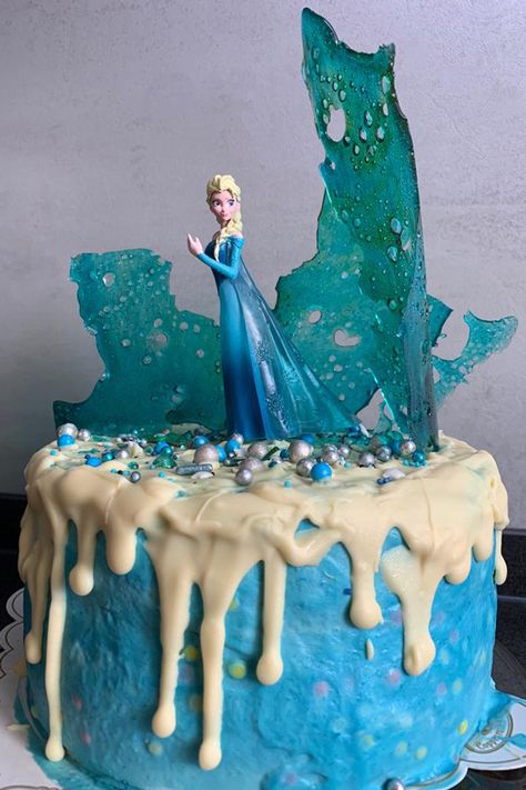 elsa-torte-einfach-drip-cake Frozen Torte, Elsa Torte, Elsa Cake, Interesting Facts About Yourself, Drip Cake, Elsa Anna, Mom Blogs, Cake, Pins