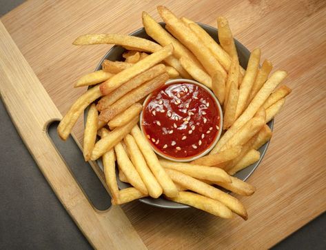 French fries Premium Photo | Premium Photo #Freepik #photo #food #fast-food #healthy #healthy-food Types Of French Fries, French Fries Design, Makanan Aesthetic, Fried Bananas, Canva Tips, Food Fast, Tomato Pasta Sauce, Restaurant Photography, Photo Food