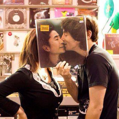 Found on Thecoolhunter.com Vinyl Aesthetic, Rock & Roll, John Lennon And Yoko, Vinyl Store, Vinyl Collectors, Gabriel Garcia Marquez, My Funny Valentine, Cute Couples Photos, Photo Couple