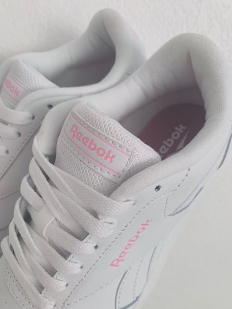 Reebok Aesthetic, Outfit Mujer, Aesthetic Shoes, Aesthetic Pink, Urban Outfits, Korean Street Fashion, Superga Sneaker, White Sneaker, Street Style