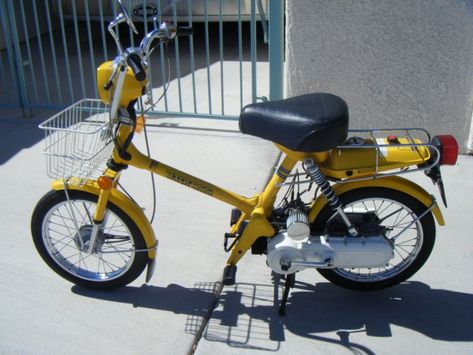 Honda Express NC50 - Yellow, can't wait til mine is running Classic Honda Motorcycles, 50cc Moped, Honda 50, Yamaha Scooter, Vintage Moped, Retro Scooter, Moto Honda, Vehicle Reference, Motos Honda