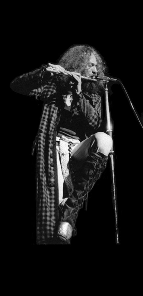 IAN ANDERSON - JETHRO TULL Ian Anderson Jethro Tull, Ian Anderson, Tin Whistle, Classic Rock Bands, Jethro Tull, Music Icon, Classic Rock, Paloma, Soundtrack