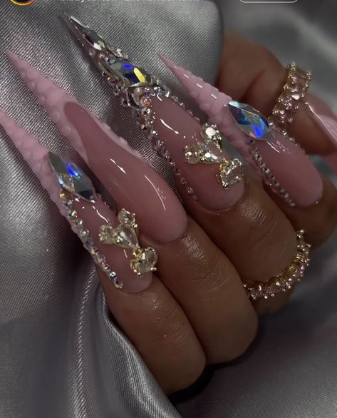 Acrylic Nails Stiletto, Stilleto Nails Designs, Long Stiletto Nails, Sassy Nails, Drip Nails, Claw Nails, Colored Acrylic Nails, Nails Design With Rhinestones, White Acrylic Nails