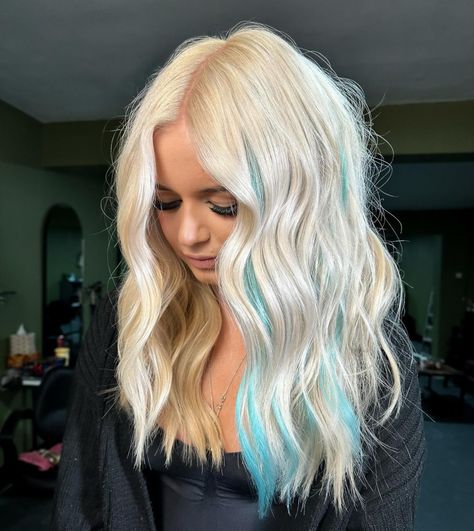 Blonde With Mint Highlights, Blonde With Fun Colors Underneath, Platinum Blonde With Blue Highlights, Blue Hair On Blond Hair, Blonde Hair With Fun Color Underneath, Aqua Money Piece Hair, Teal Hair Highlights Blonde, Colour Highlights For Blonde Hair, Blonde Hair Blue Money Piece