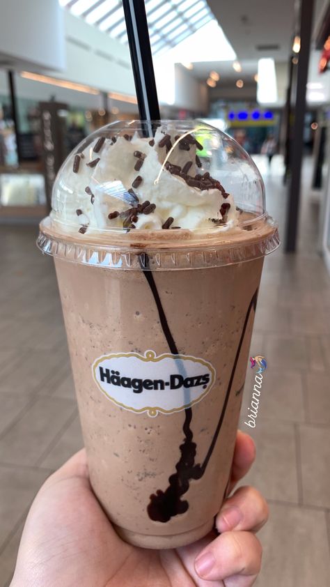 Chocolate Shake Aesthetic, Dark Chocolate Milkshake, Big Milkshakes, Mcdonalds Milkshake, Over The Top Milkshakes, Chocolate Milk Shake, Chocolate Milkshake Aesthetic, Mcdonalds Chocolate Milkshake, Fun Summer Drinks