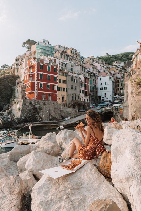 European Trip, Italy Honeymoon, Cinque Terre Italy, Italy Photography, Picnic Set, Italy Aesthetic, Travel Photography Inspiration, Photography Beach, Italy Travel Guide