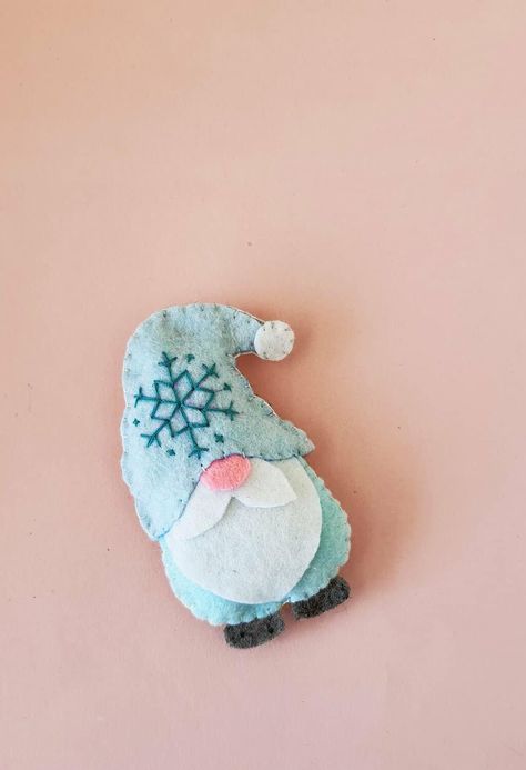 Felt Gnome Ornament, Felt Gnome Ornament Free Pattern, Felt Gonk, 2023 Ornaments, Felt Gnomes, Vintage Inspired Christmas Tree, Diy Felt Christmas, Gnome Craft, Felt Gnome