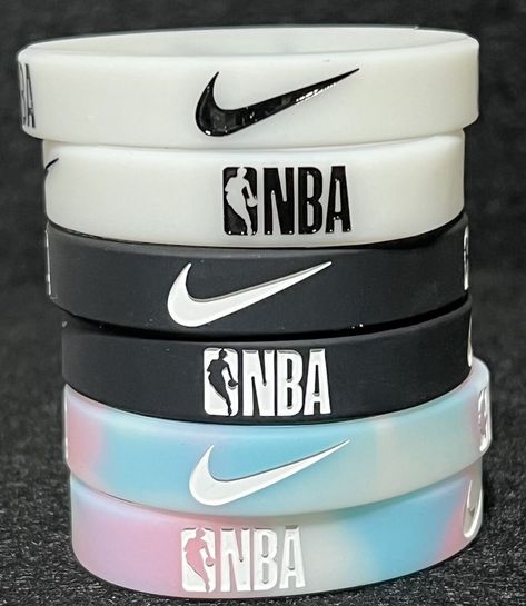 Basketball Essentials, Neon Tiger, Accessories Website, Batman Birthday Party, Bff Jewelry, Basketball Is Life, Expensive Jewelry Luxury, Nba Sports, Rubber Bracelets