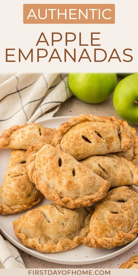 Easy Apple Empanadas Recipe, Easy Apple Empanadas, Apple Empanadas Recipe, Dessert Empanadas Recipe, Sweet Empanadas Recipe, Desserts Mexican, Apple Empanadas, Easy Empanadas Recipe, Baked Empanadas