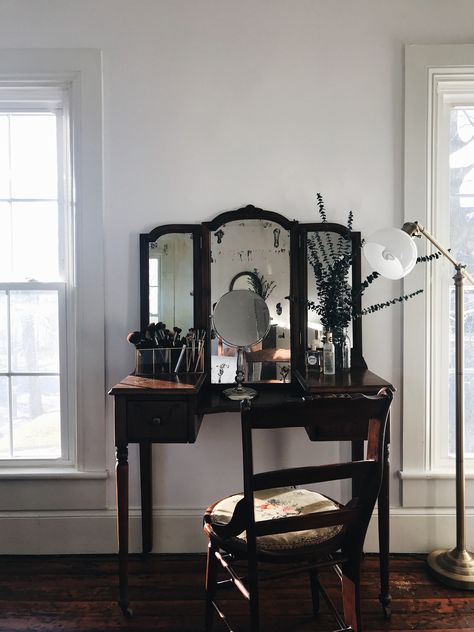 Makeup vanity table Hallway Makeup Vanity Ideas, Modern Industrial Vanity Table, Vanity Dark Academia, Moody Makeup Vanity, Makeup Spot In Bedroom, Bedroom Vanity Vintage, Moody Bedroom Vanity, Dark Wood Makeup Vanity, Console Table Vanity