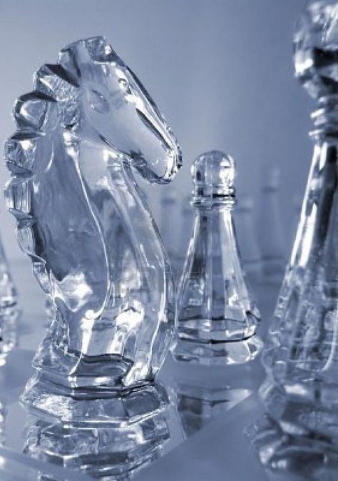 Glass Chess Set, Chess Design, Glass Chess, Chess Art, Chess Games, Chess Set Unique, Chess Master, Wood Chess Set, Play Chess