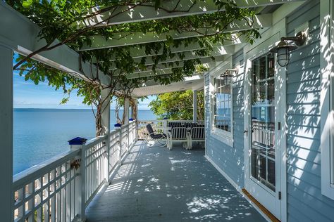 Island Life House, Houses By The Beach, Modern Tropical House, Craftsman Style Home, White Picket Fence, Dream Beach, Beach Gardens, Picket Fence, Island Home