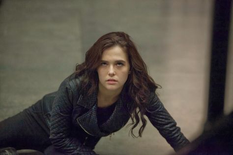 Vampire Academy still of Rose Zoey Deutch Movies, Zoey Deutch Vampire Academy, Rosemarie Hathaway, Vampire Academy Rose, Vampire Academy Movie, The Vampire Academy, Dimitri Belikov, Rose Hathaway, Modern Costumes