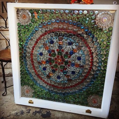 Glass Mosaic Diy, Stained Glass Mosaic Window, Old Window Art, Faux Stained Glass Window, Stained Glass Cookies, Window Crafts, Window Panes, Window Projects, Glass Window Art