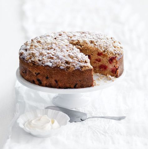 Rhubarb and Ginger Cake Recipe | MiNDFOOD Recipes Ginger Recipes Dessert, Ginger Cake Recipe, Cake Recipes Uk, Cake Light, Family Cake, Ginger Cake, Cake Mixture, Rhubarb Recipes, Ginger Recipes