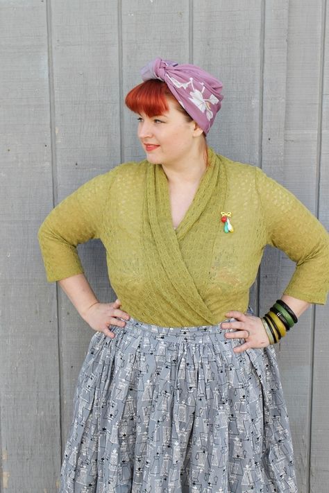 housework outfit and planning my next knitting project Housework Outfit, Free Vintage Patterns, Retro Hairstyles Tutorial, Fashion Crafts, Retro Hair, Vintage Knitting Patterns, Retro Tee, Green Cardigan, Retro Hairstyles