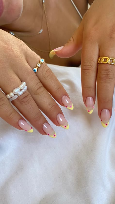 Summer Yellow Nails, Paznokcie Hello Kitty, Kutek Disney, Milky Nails, Nagel Tips, Summery Nails, Makijaż Smokey Eye, Summer Yellow, Yellow Nails