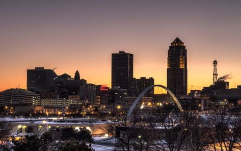 21 Things That Only Happen When You’re From Iowa Skyline At Night, 80s Nostalgia, Des Moines Iowa, Hawkeye, Des Moines, Cbd Oil, City Skyline, San Francisco Skyline, Beautiful World