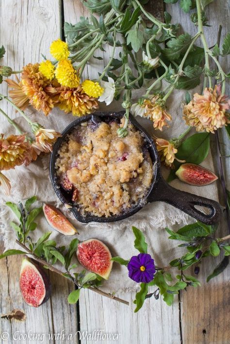 Maple Fig Streusel Crumble - Cooking with a Wallflower Fig Crumble, Figs Breakfast, Fig Dessert, Maple Cake, Autumn Dessert, Fig Recipes, Raspberry Recipes, Crumble Recipe, Crepe Recipes