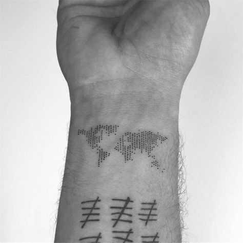 World Map Tattoos, Coordinates Tattoo, Tatuagem Masculina Pequena, Armband Tattoos, Map Tattoos, Inspiration Tattoos, Cool Small Tattoos, Best Friend Tattoos, Wrist Tattoo