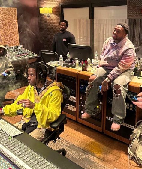 Rapper In The Studio, Rapper Lifestyle Aesthetic, Travis Scott Studio, Rappers In The Studio, Music Producer Aesthetic, Rapper Studio, Travis Scott Aesthetic, Studio Pics, Studio Vibes