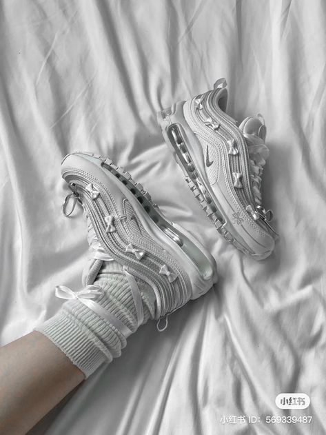 Grunge Asian, Aesthetic Brands, Acubi Club, Makeup Chinese, Acubi Style, Grunge Shoes, Acubi Fashion, Chinese Social Media, Ribbon Shoes