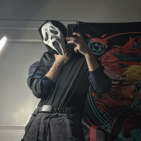 Ghostface Costume Guy, Hot Ghost Cod, Guy With Mask, Ghost Face Cosplay, Masked Men Aesthetic, Scream Cosplay, Ghostface Cosplay, Guys Halloween Makeup, Ghost Face Costume