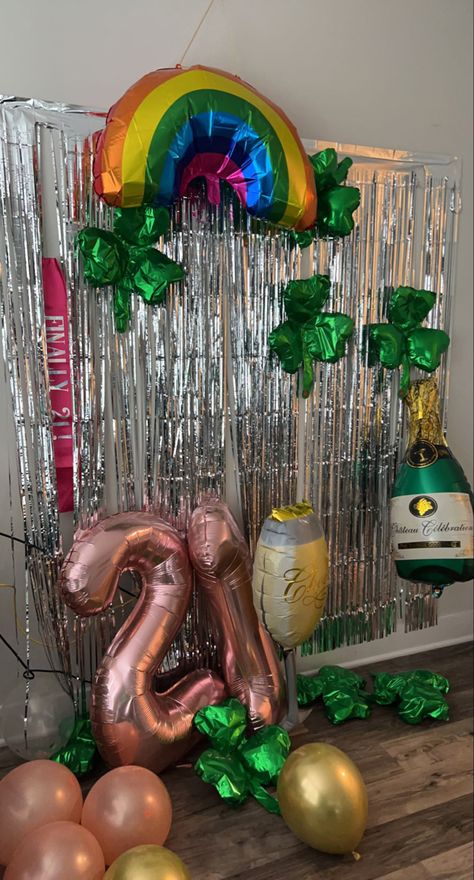 21st birthday st patricks day themed birthday party 21st decoration ideas St Patrick’s Day Party Decor, 21st Decoration Ideas, Saint Patricks Party Ideas, Birthday St Patricks Day, Irish Theme Party, St Patricks Food, St Patricks Outfit, Bday Vibes, 21st Decorations