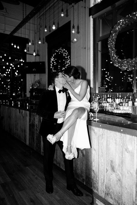 Cozy Candlelit New York City Skyline Wedding at Battello, Jersey City Jersey City Wedding, Riverside Restaurant, Background Luxury, Skyline Wedding, City Wedding Photos, New York City Skyline, Justin Alexander, Manhattan Skyline, Wedding Engagement Photos