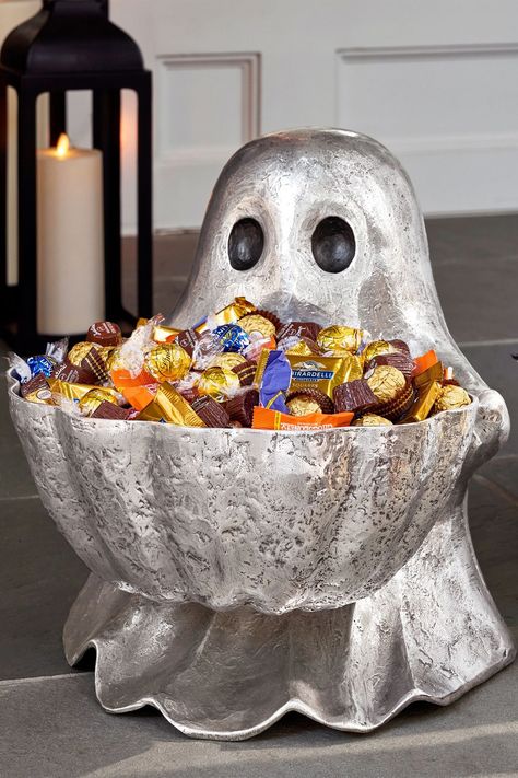 This terrifying yet quite cute little bedsheet-wearing friendly ghost is made from aluminum and holds a candy bowl for the trick-or-treaters (or you) in front.   👻🍬 Ghost Candy Bowl, Autumn Food Ideas, Fall Apple Pie, Halloween Beverages, Fall Dessert Ideas, Pottery Barn Halloween, Autumn Dessert, Best Halloween Party, Halloween Candy Bowl