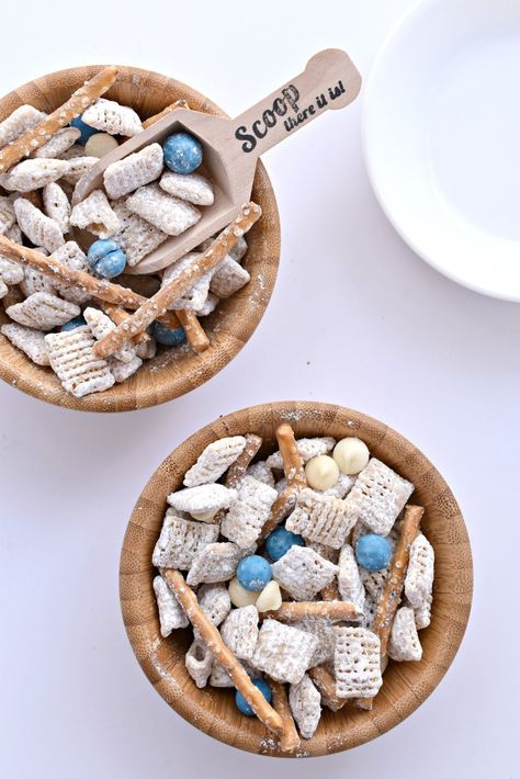 4 Hanukkah Recipes for Kids: Hanukkah Puppy Chow Chanukah Desserts, Hebrew Recipes, Chanukah Food, Hanukkah Treats, Hanukkah Harry, Chanukah Decorations, Hanukkah Kids, Jewish Dishes, Hanukkah Cookies