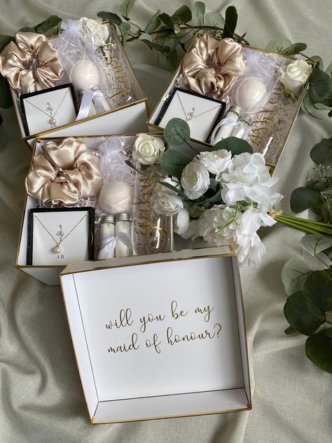 Classy Bridesmaids Gifts, Bridal Proposal Box Ideas Simple, Bridesmaid Proposal Items, Wedding Boxes For Bridesmaids, Thank You Bridesmaid Gifts, Would You Be My Bridesmaid, Will You Be My Bridesmaid Box, Bridal Boxes Be My Bridesmaid, Bridesmaid Proposal Ideas Diy